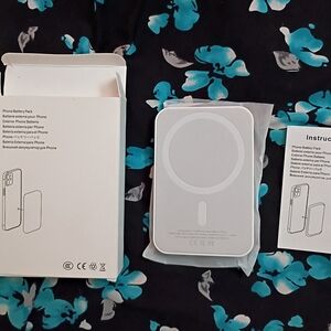 Apple White MagSafe Battery Pack
